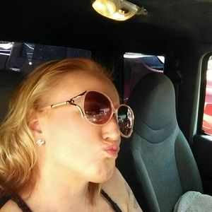 Meet your Posher, Misty